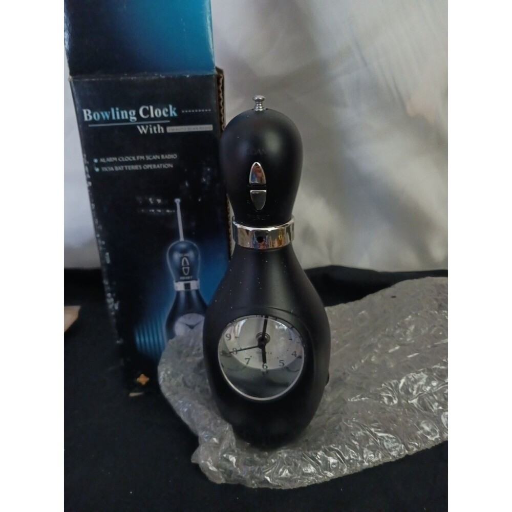 BOWLING PIN CLOCK W/ FM RADIO